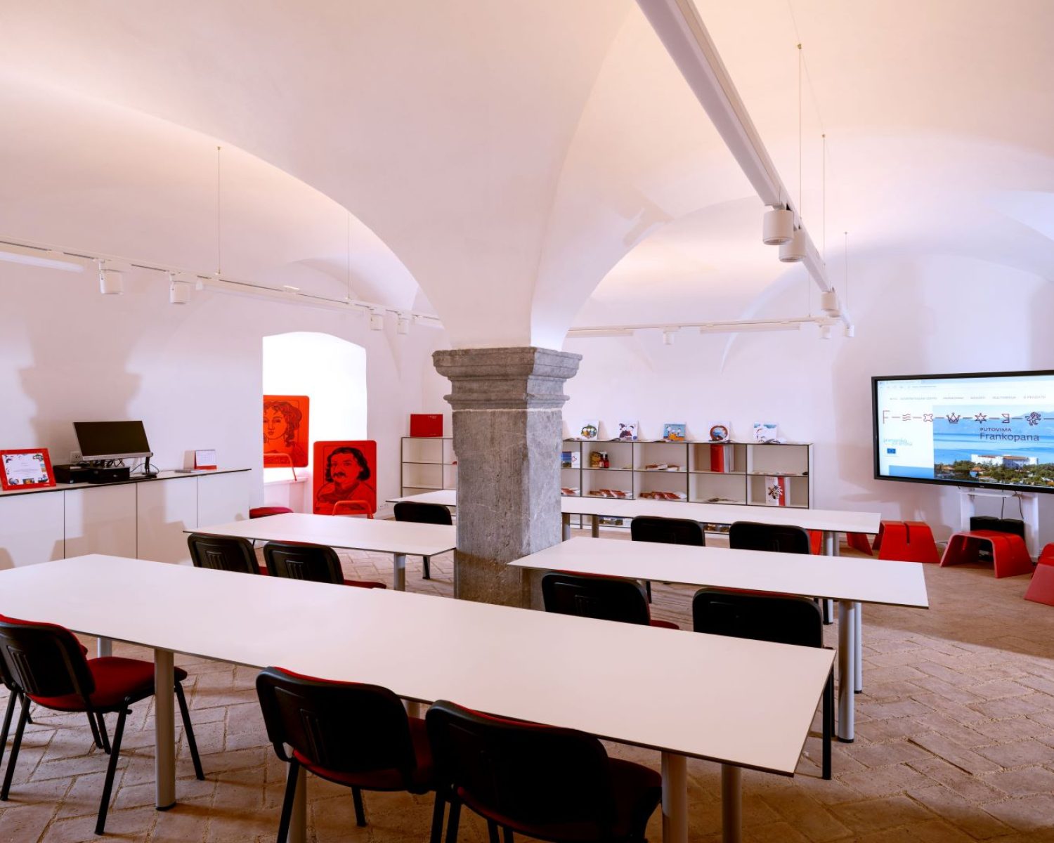 linearna-rasvjeta-led-rasvjeta-vanjska-rasvjeta-lampa-led-traka-led-trake-lusteri-svjetiljka-zarulja-led-zarulja-dizajn-interijera-dizajner-interijera-projektiranje-rasvjete-projekt-rasvjete