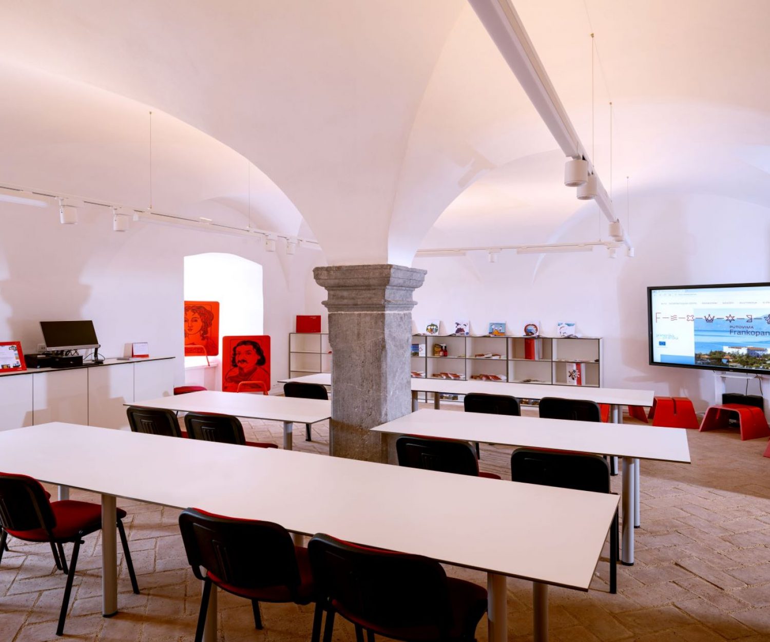 linearna-rasvjeta-led-rasvjeta-vanjska-rasvjeta-lampa-led-traka-led-trake-lusteri-svjetiljka-zarulja-led-zarulja-dizajn-interijera-dizajner-interijera-projektiranje-rasvjete-projekt-rasvjete